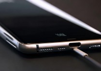 华为手机一充电就黑屏怎么回事，华为手机充电黑屏原因及解决方法