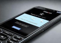 三星g9198翻盖机闪光灯怎么打开？