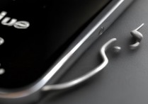 苹果手机听筒突然变小了是什么原因导致的？