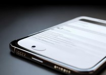 苹果手机8怎么隐藏横条，苹果8横屏时顶部状态栏如何隐藏