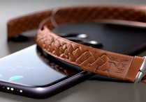 oppo手机挂绳孔在哪？怎么穿挂绳才不会掉？