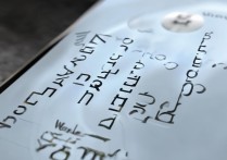 苹果4手机字体突然变大怎么调小？