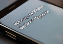 苹果手机屏幕经常黑屏是什么原因导致的？