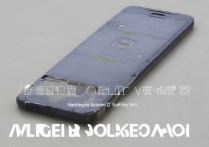 华为手机4X怎么取电池？华为4X后盖拆卸教程