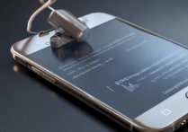 三星手机插耳机有声音是正常吗？