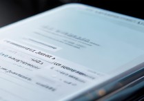 华为手机如何自定义设置屏幕时间显示格式？