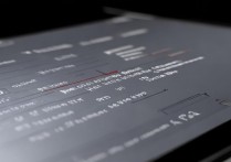 苹果屏幕突然变黑白，是硬件故障还是软件问题？