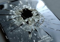 苹果4手机后盖碎了，自己换还是找维修？