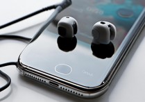 刚买的苹果4s自带耳机调音量没反应是耳机坏了还是系统设置问题？苹果4s耳机音量键失灵原因及解决方法