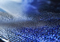 真我Q3T屏幕材质具体是什么，性能表现如何？