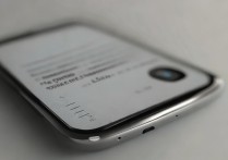 苹果7装卡后显示无服务是没成功吗？