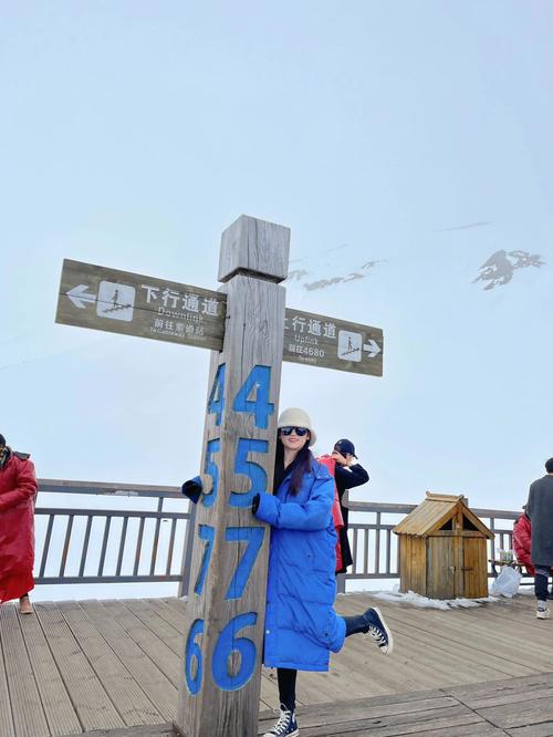 玉龙雪山哪里租衣服-图1