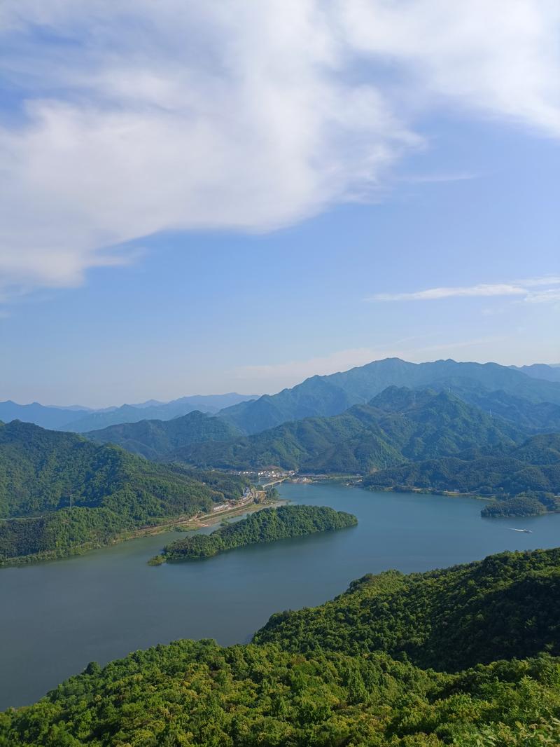 屋脊山风景区-图1