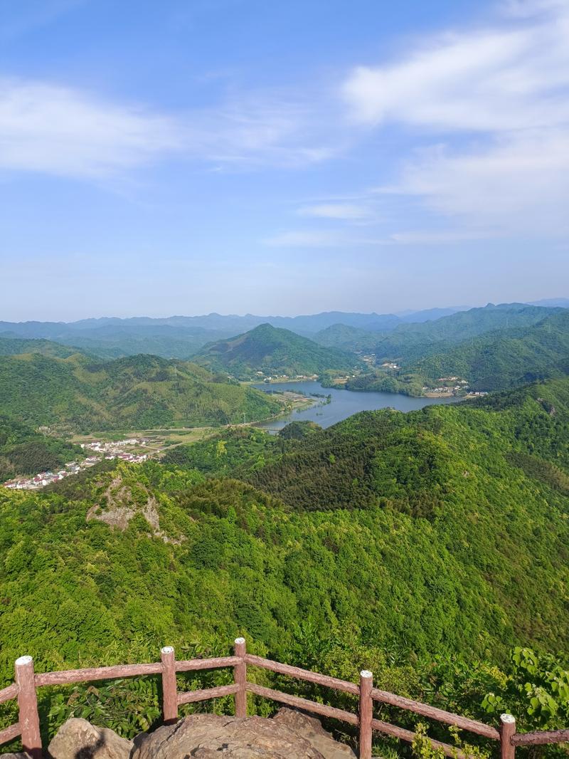 屋脊山风景区-图3