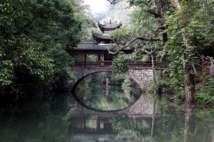 龙栖山自然风景区-图1