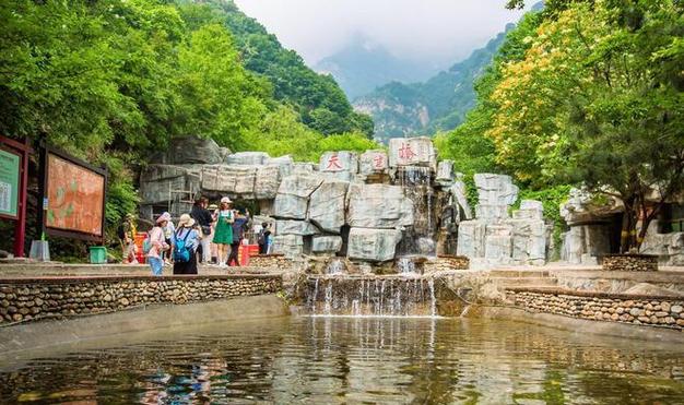 天生桥瀑布群风景区-图1