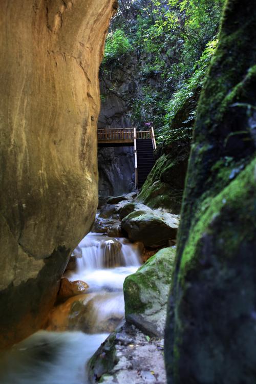 翡翠峡风景区-图1