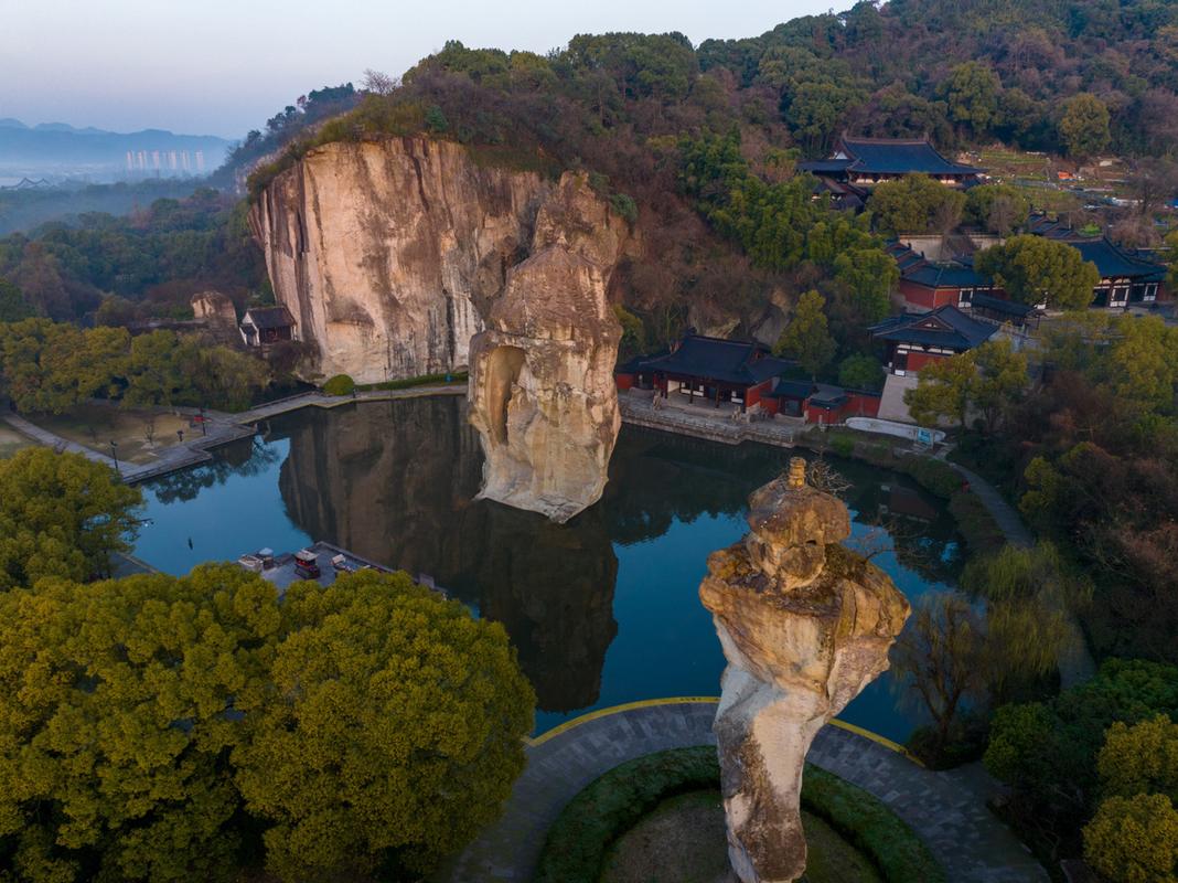 弥勒岩风景区-图1