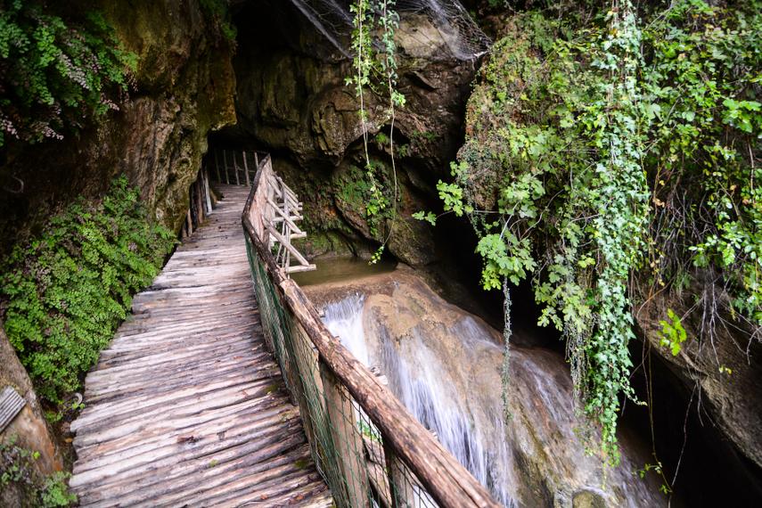 秦岩风景区-图1