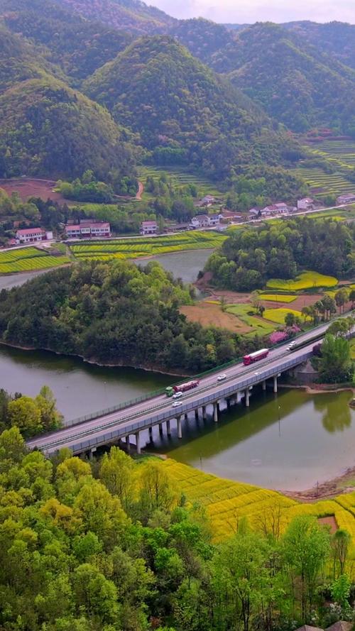 京昆高速沿途风景区-图2