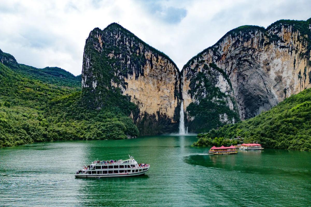 清江蝴蝶崖风景区-图2