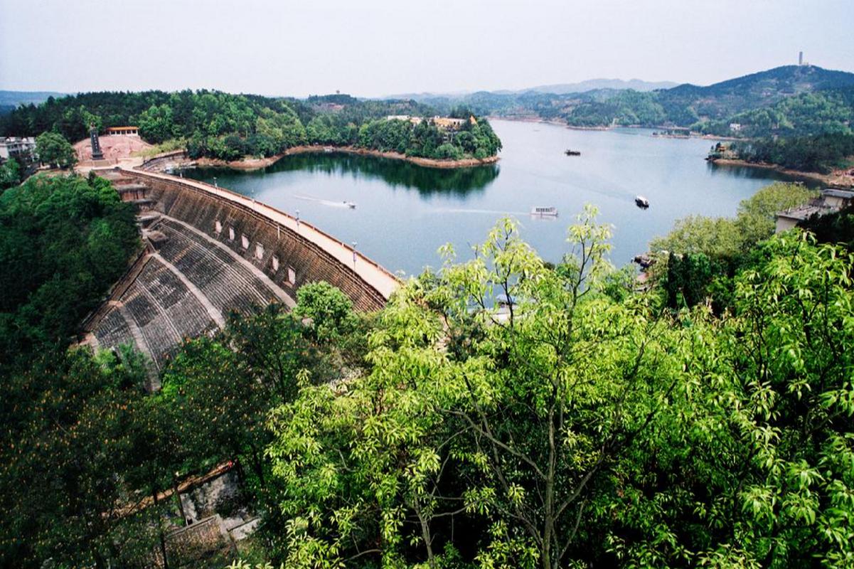 四川黑龙潭旅游风景区-图2