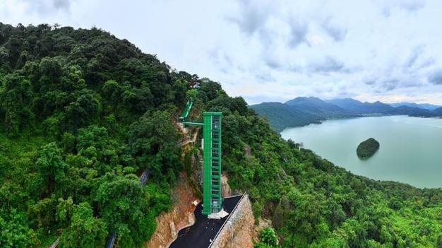 爬山风景区-图1