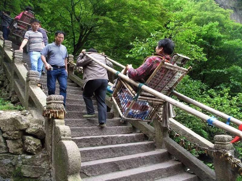 风景区抬滑竿视频-图1