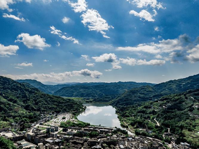 南镇县龙池风景区-图1