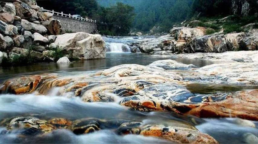 泰山彩石溪风景区-图1