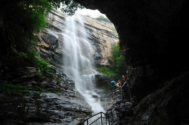 天生桥瀑布群风景区-图1