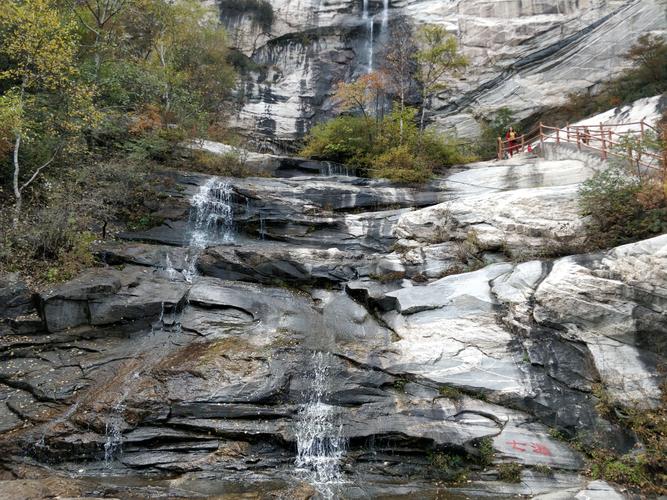 天生桥瀑布群风景区-图3