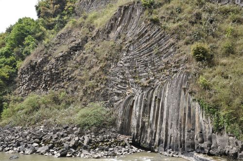 腾冲柱状节理景区-图1