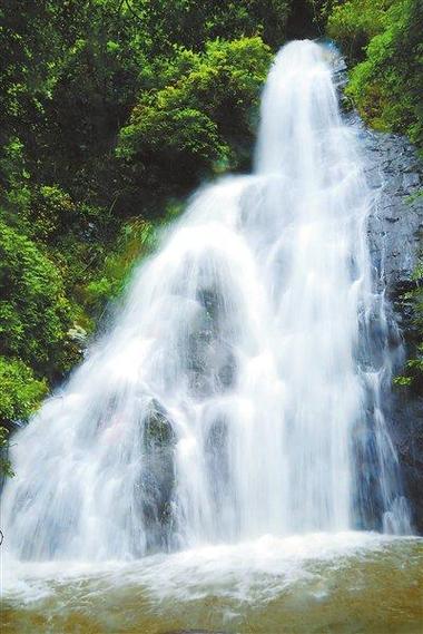 彭州卧龙谷风景区-图1