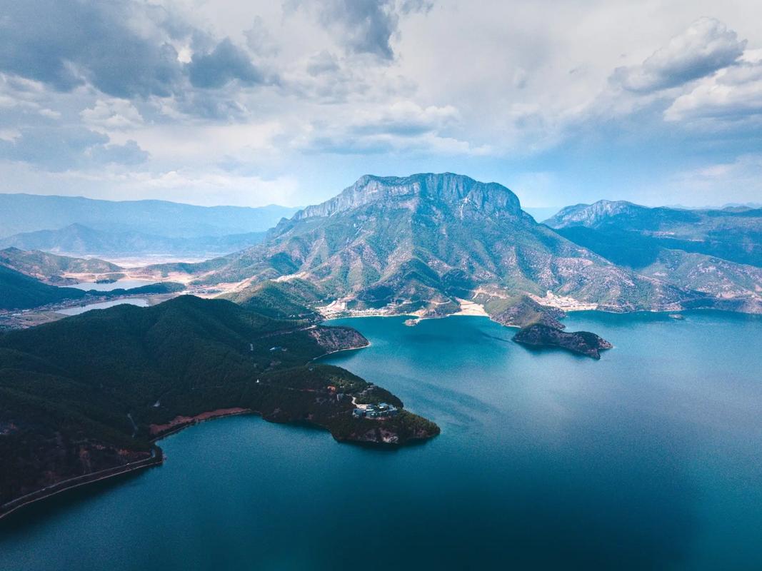 泸沽湖景区海拔-图1