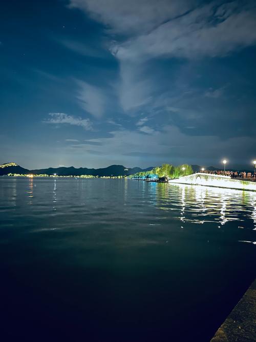 西湖景区夜景-图3