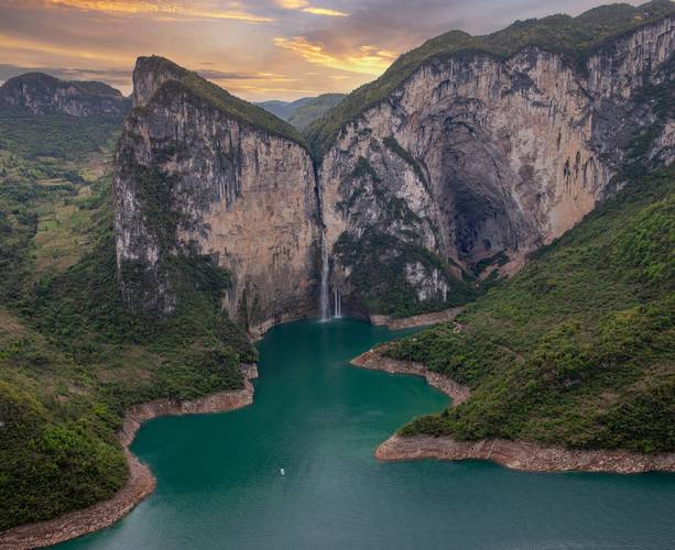 探索未知，哪些旅游攻略和景点推荐值得一试？-图2