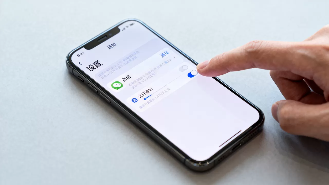 iphone怎么设置来微信消息，iphone微信通知设置