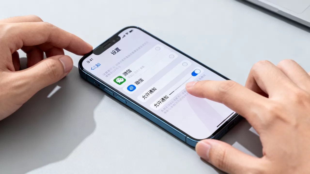 iphone怎么设置来微信消息，iphone微信通知设置