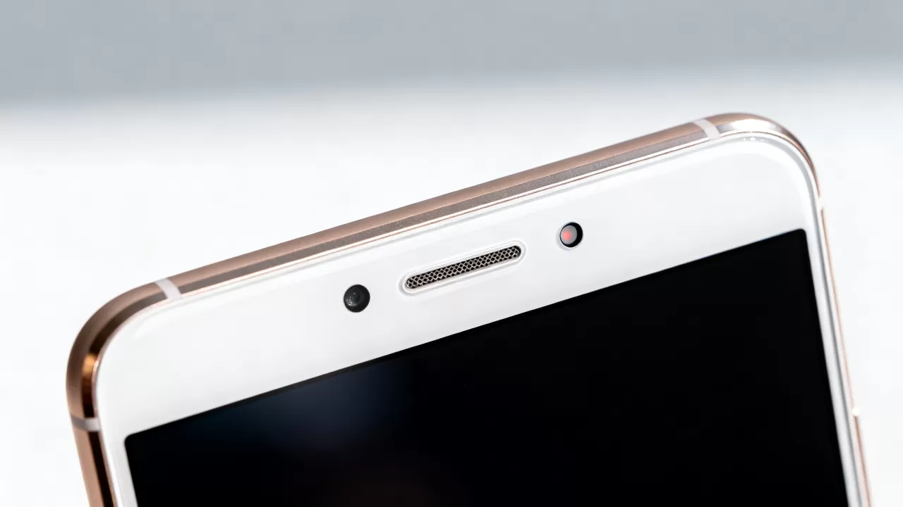 OPPOR7s听筒右边是什么灯,OPPOR7s听筒右边指示灯 OPPOR7s听筒右边是什么灯,OPPOR7s听筒右边指示灯