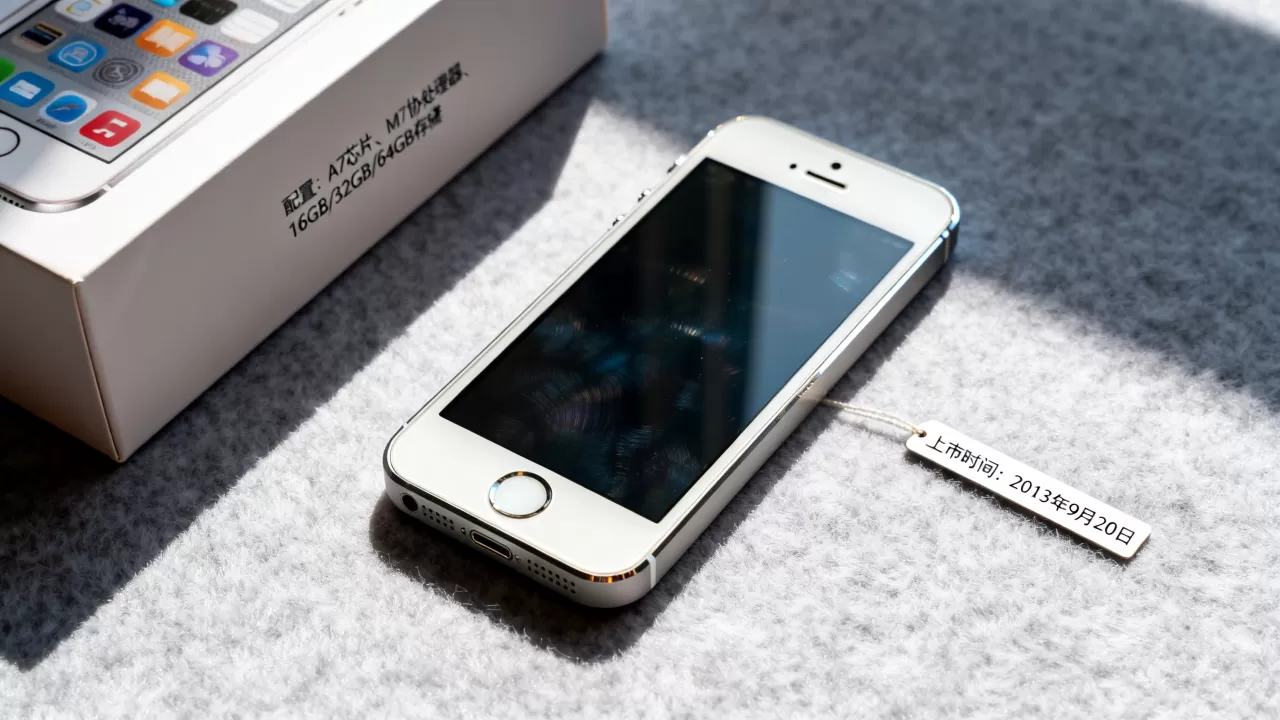 iphone5s 什么时候上市的，iPhone5s上市时间及配置解析