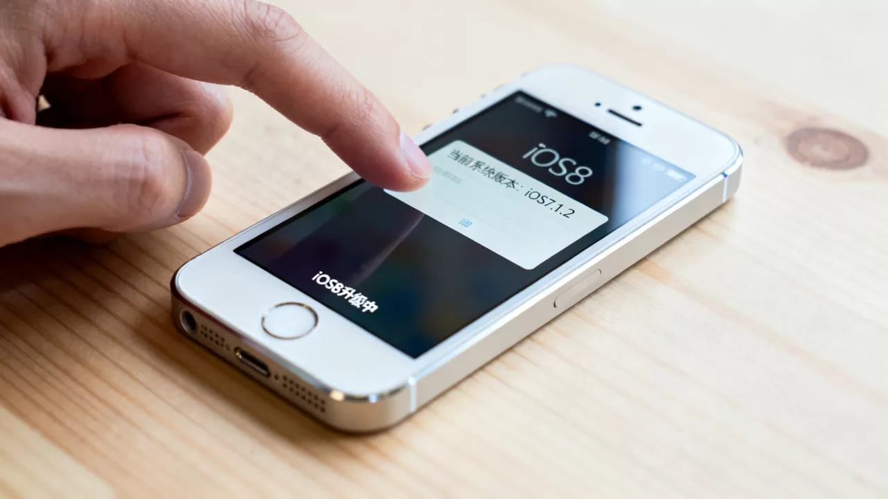 iphone5s升ios8会卡吗，iphone5s升级ios8