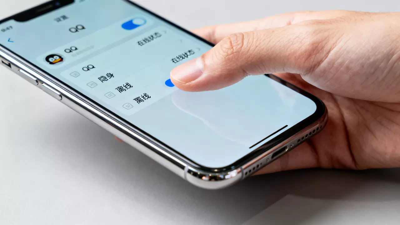 iPhone版QQ怎么关闭在线状态,iphone登录QQ显示在线怎么办 iPhone版QQ怎么关闭在线状态,iphone登录QQ显示在线怎么办