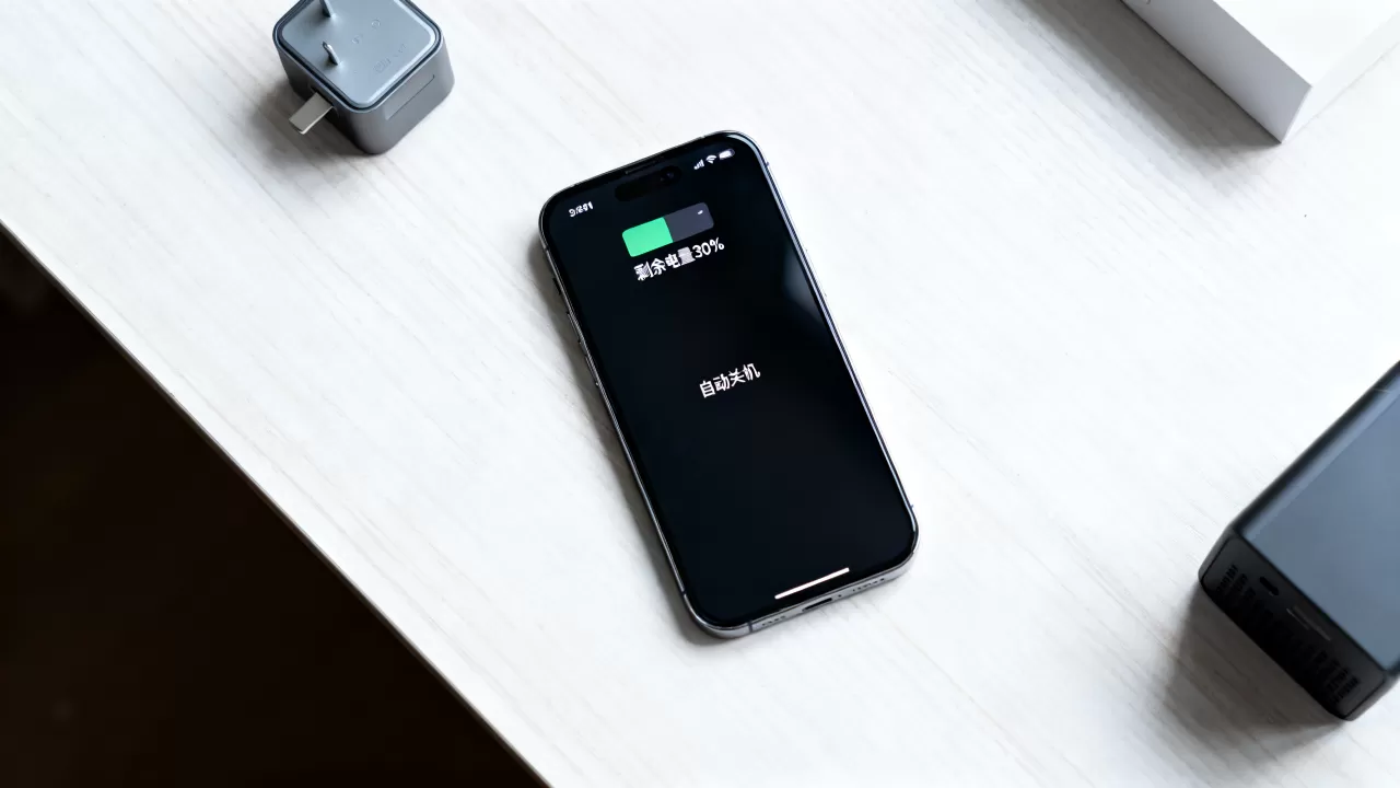 iphone还有电自动关机怎么回事，iphone自动关机原因